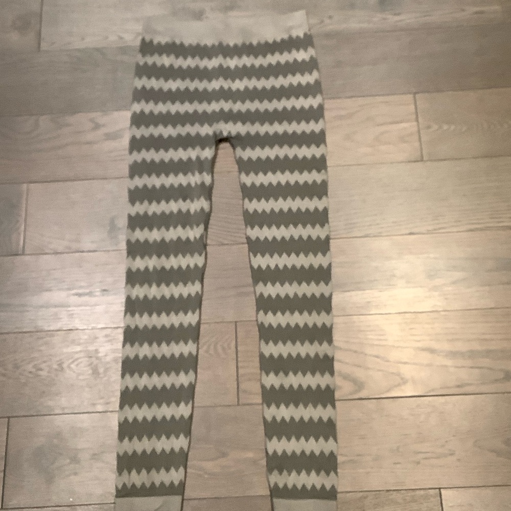 Metalicus Women’s Gray Chevron Leggings